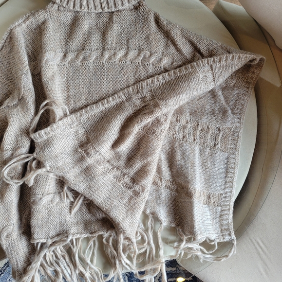 Woven Taupe Poncho - Picture 5 of 8